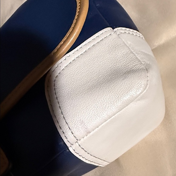 Coach Hadley Crossbody - Picture 2 of 10